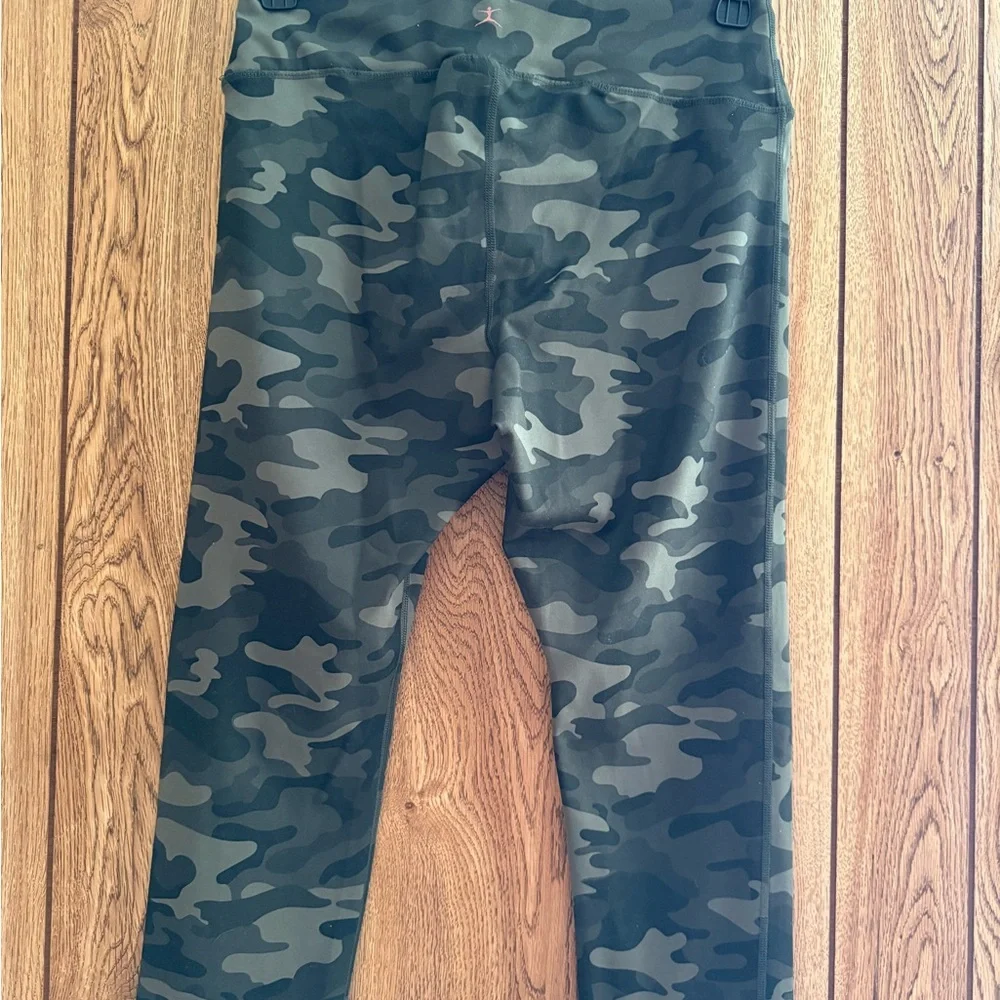 Danskin Olive Camo Active Leggings - Picture 2 of 4
